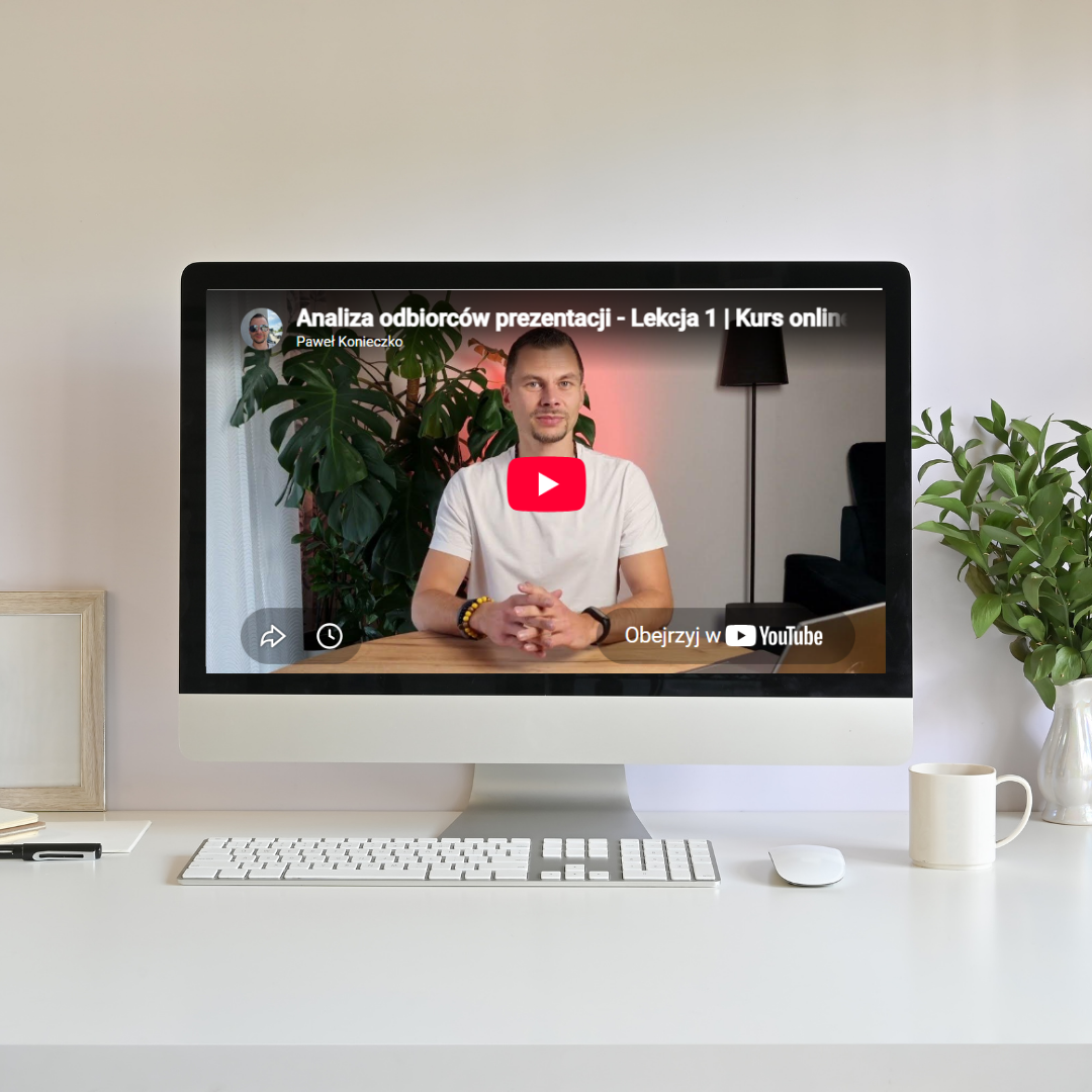 laptop z ekranem kursu